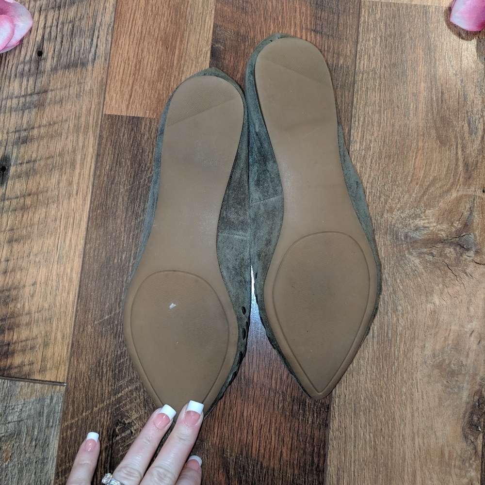 STEVE MADDEN IMAURA FLATS IN OLIVE GREEN SUEDE - Picture 8 of 8